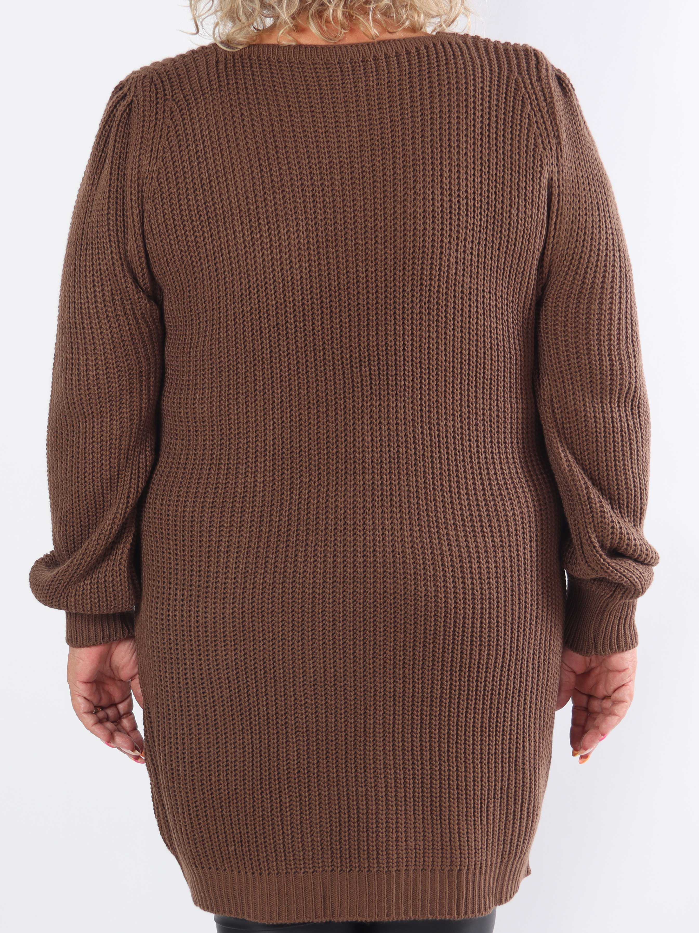 Dajana - Stickad klänning i plus size med ballongärmar